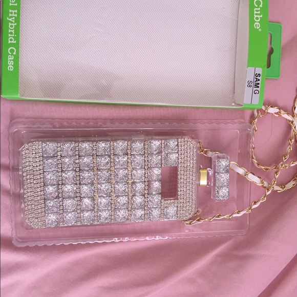 Phone case - Picture 1 of 8